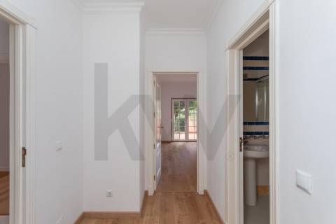 T2 na Quinta da Beloura | Acesso Direto do Terraço para Jardim e Piscina