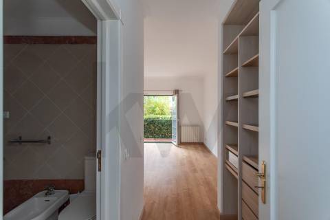 T2 na Quinta da Beloura | Acesso Direto do Terraço para Jardim e Piscina