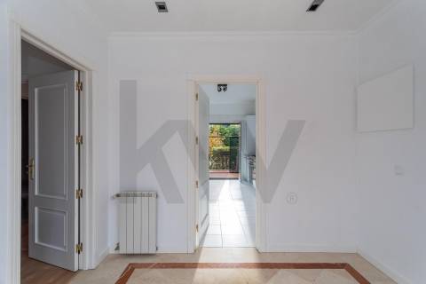 T2 na Quinta da Beloura | Acesso Direto do Terraço para Jardim e Piscina