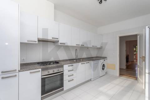 T2 na Quinta da Beloura | Acesso Direto do Terraço para Jardim e Piscina