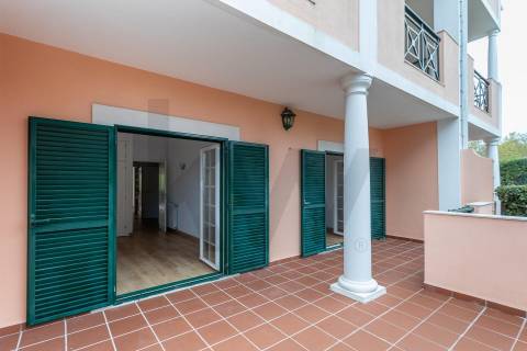 T2 na Quinta da Beloura | Acesso Direto do Terraço para Jardim e Piscina