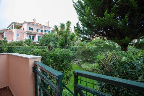 T2 na Quinta da Beloura | Acesso Direto do Terraço para Jardim e Piscina