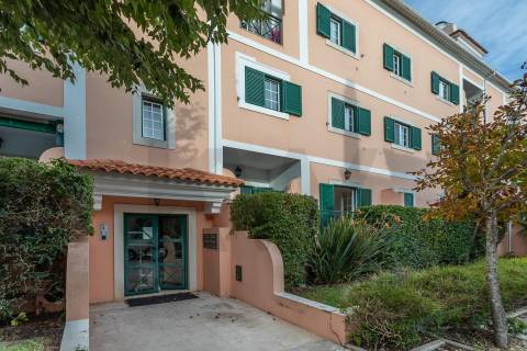 T2 na Quinta da Beloura | Acesso Direto do Terraço para Jardim e Piscina