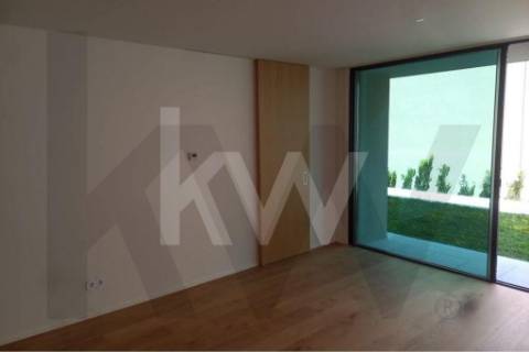 T1 para rendimento na Rua Sousa Aroso. No Litoral Living, Condomínio Fechado em Matosinhos Sul