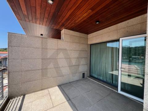 Apartamento T3 com vista fantástica sobre rio Douro