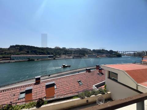 Apartamento T3 com vista fantástica sobre rio Douro