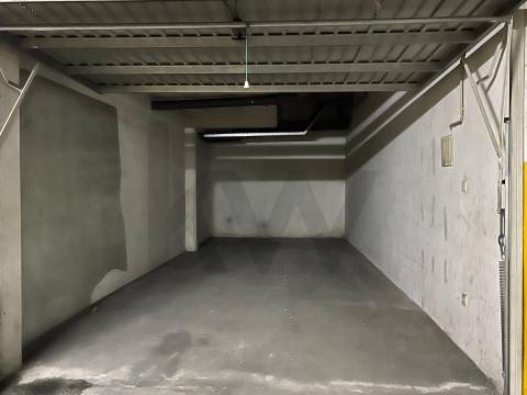 ESPAÇO COMERCIAL/SERVIÇOS PARA VENDA EM S. JOÃO DA MADEIRA COM 223 M2