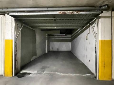 ESPAÇO COMERCIAL/SERVIÇOS PARA VENDA EM S. JOÃO DA MADEIRA COM 223 M2