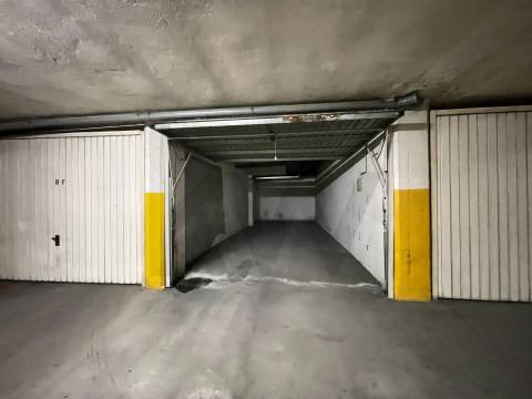 ESPAÇO COMERCIAL/SERVIÇOS PARA VENDA EM S. JOÃO DA MADEIRA COM 223 M2