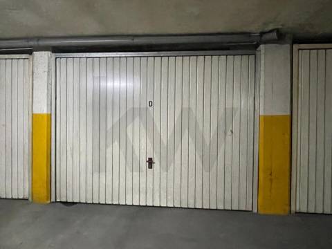 ESPAÇO COMERCIAL/SERVIÇOS PARA VENDA EM S. JOÃO DA MADEIRA COM 223 M2