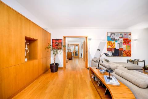 Apartamento T4 Triplex na Foz do Douro com Vista Mar e Terraços – 50m da Avenida Brasil