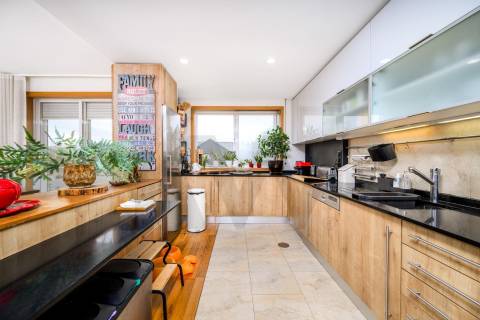 Apartamento T4 Triplex na Foz do Douro com Vista Mar e Terraços – 50m da Avenida Brasil