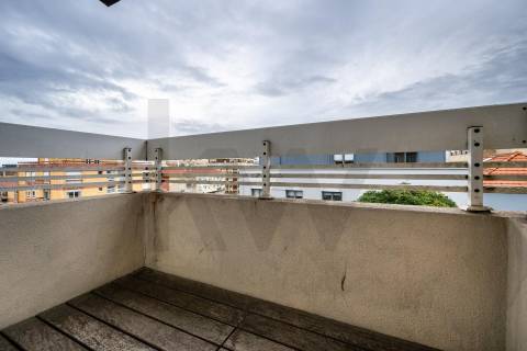 Apartamento T4 Triplex na Foz do Douro com Vista Mar e Terraços – 50m da Avenida Brasil