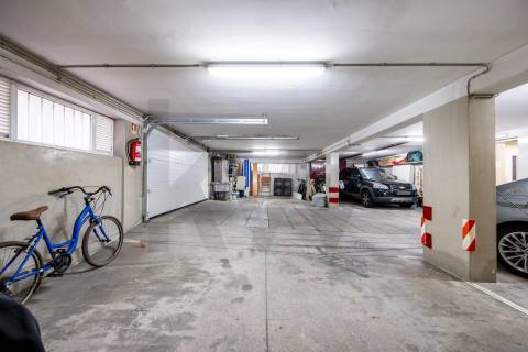 Apartamento T4 Triplex na Foz do Douro com Vista Mar e Terraços – 50m da Avenida Brasil