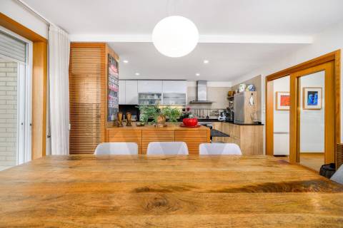 Apartamento T4 Triplex na Foz do Douro com Vista Mar e Terraços – 50m da Avenida Brasil