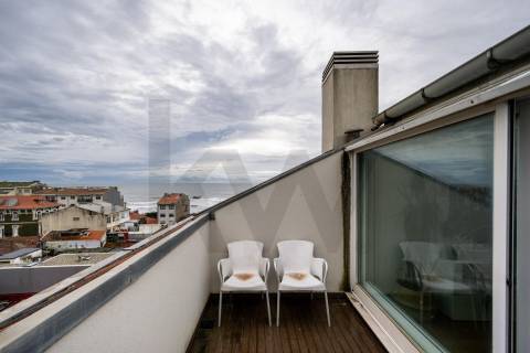 Apartamento T4 Triplex na Foz do Douro com Vista Mar e Terraços – 50m da Avenida Brasil