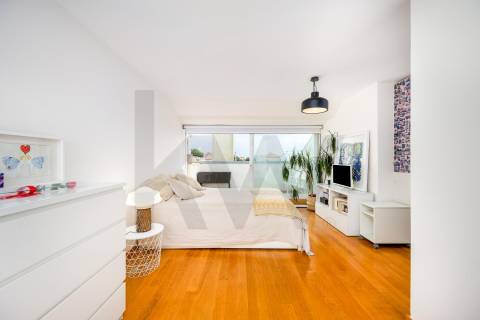 Apartamento T4 Triplex na Foz do Douro com Vista Mar e Terraços – 50m da Avenida Brasil