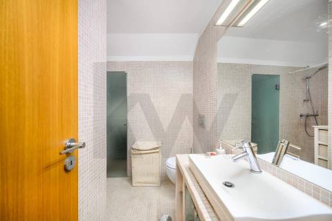 Apartamento T4 Triplex na Foz do Douro com Vista Mar e Terraços – 50m da Avenida Brasil