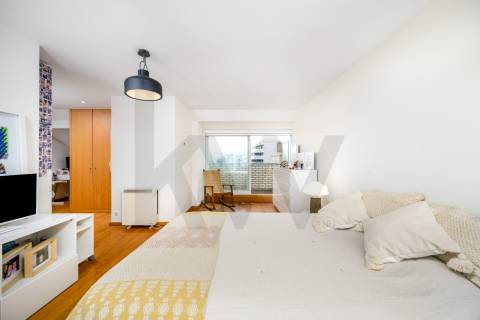 Apartamento T4 Triplex na Foz do Douro com Vista Mar e Terraços – 50m da Avenida Brasil