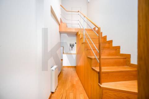 Apartamento T4 Triplex na Foz do Douro com Vista Mar e Terraços – 50m da Avenida Brasil