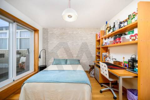 Apartamento T4 Triplex na Foz do Douro com Vista Mar e Terraços – 50m da Avenida Brasil