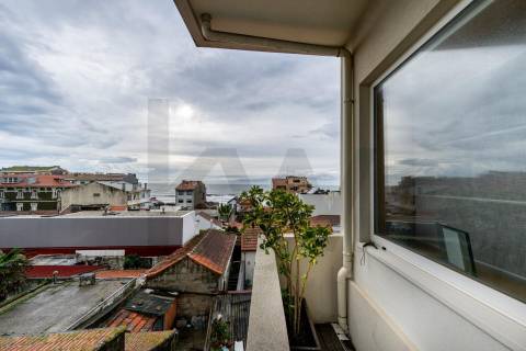 Apartamento T4 Triplex na Foz do Douro com Vista Mar e Terraços – 50m da Avenida Brasil