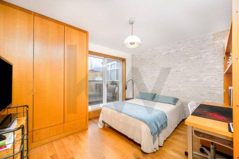 Apartamento T4 Triplex na Foz do Douro com Vista Mar e Terraços – 50m da Avenida Brasil