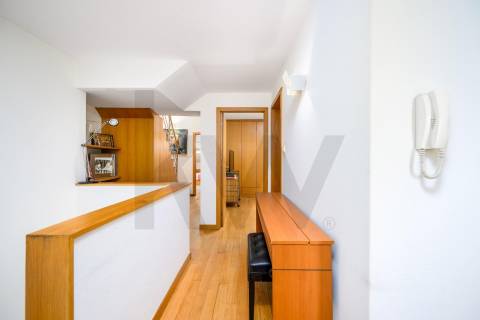 Apartamento T4 Triplex na Foz do Douro com Vista Mar e Terraços – 50m da Avenida Brasil