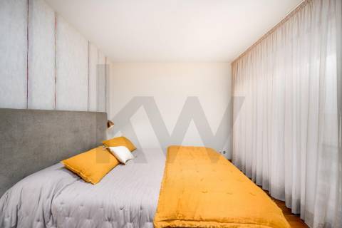 Apartamento T4 Triplex na Foz do Douro com Vista Mar e Terraços – 50m da Avenida Brasil