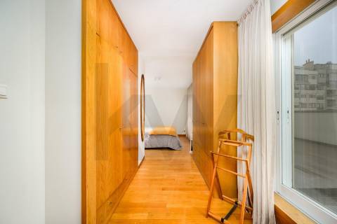 Apartamento T4 Triplex na Foz do Douro com Vista Mar e Terraços – 50m da Avenida Brasil