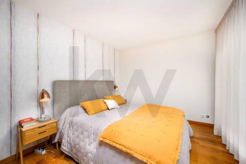 Apartamento T4 Triplex na Foz do Douro com Vista Mar e Terraços – 50m da Avenida Brasil