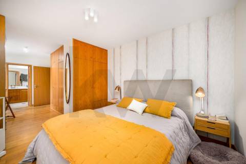 Apartamento T4 Triplex na Foz do Douro com Vista Mar e Terraços – 50m da Avenida Brasil