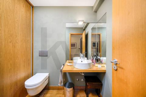 Apartamento T4 Triplex na Foz do Douro com Vista Mar e Terraços – 50m da Avenida Brasil