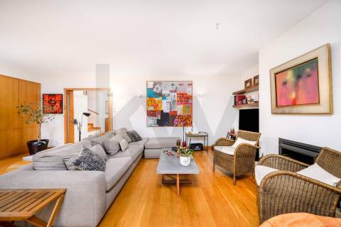 Apartamento T4 Triplex na Foz do Douro com Vista Mar e Terraços – 50m da Avenida Brasil