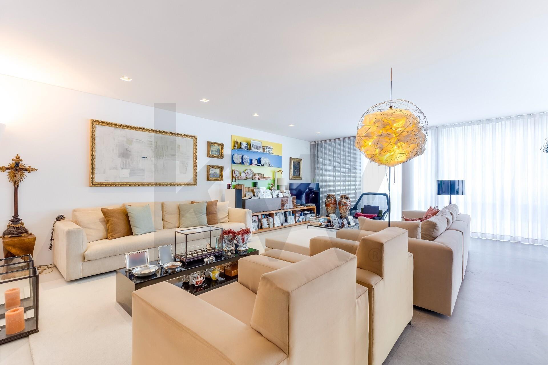 Moradia na Foz do Douro, situada na zona de Nevogilde 