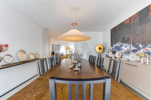 Moradia na Foz do Douro, situada na zona de Nevogilde 