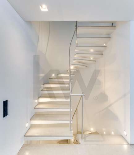 Moradia na Foz do Douro, situada na zona de Nevogilde 