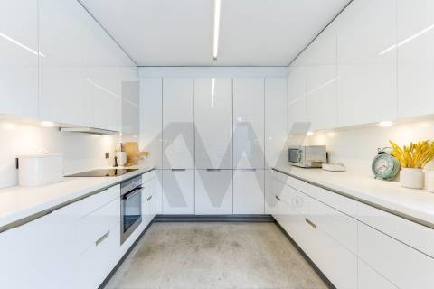 Moradia na Foz do Douro, situada na zona de Nevogilde 