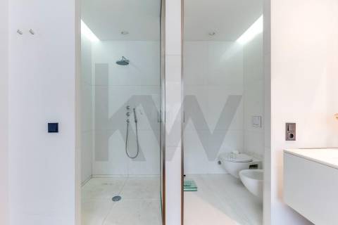 Moradia na Foz do Douro, situada na zona de Nevogilde 