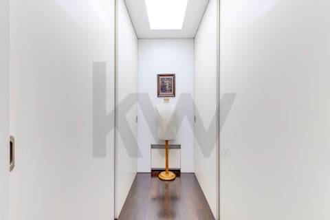 Moradia na Foz do Douro, situada na zona de Nevogilde 