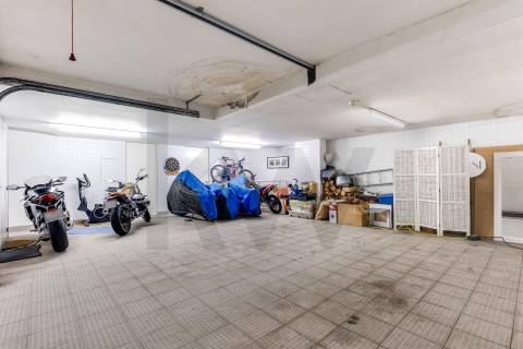 Moradia na Foz do Douro, situada na zona de Nevogilde 