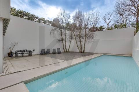 Moradia na Foz do Douro, situada na zona de Nevogilde 