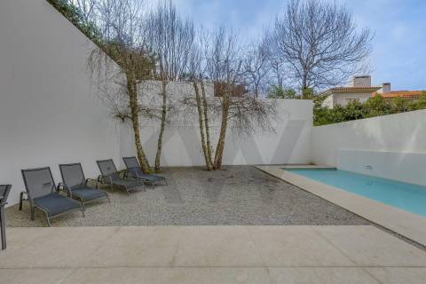 Moradia na Foz do Douro, situada na zona de Nevogilde 