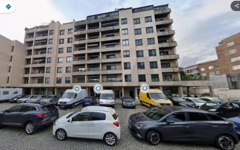 Apartamento T2 Mobilado com Garagem Dupla no Coração do Porto