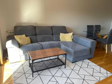 Apartamento T2 Mobilado com Garagem Dupla no Coração do Porto