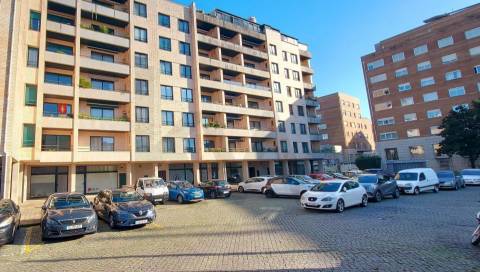 Apartamento T2 Mobilado com Garagem Dupla no Coração do Porto