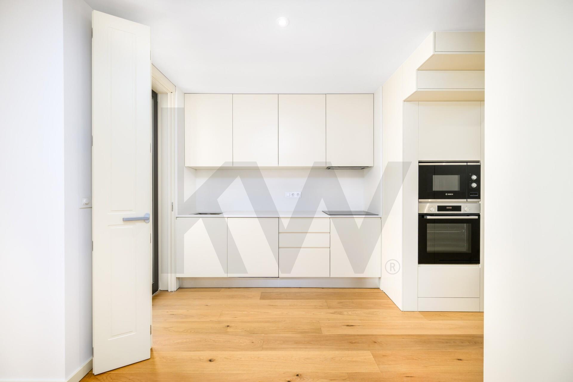 Apartamento T2 no Centro do Porto - frente ao Hospital Santo António