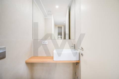 Apartamento T2 no Centro do Porto - frente ao Hospital Santo António