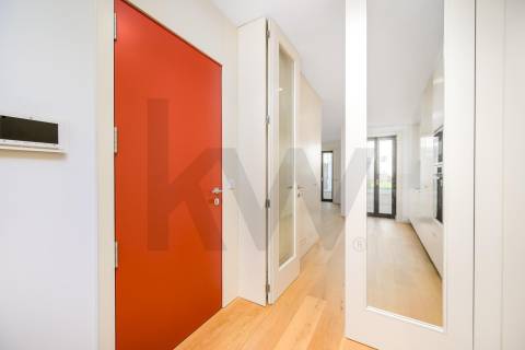 Apartamento T2 no Centro do Porto - frente ao Hospital Santo António