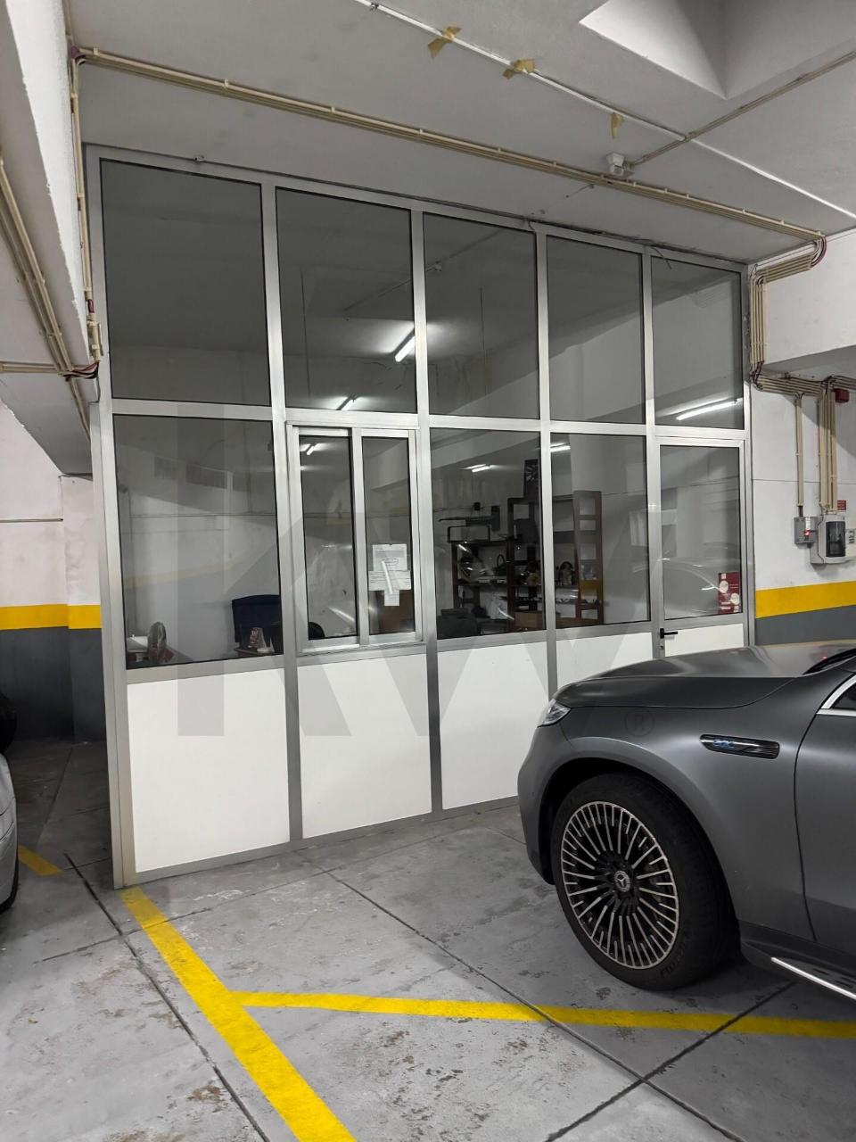 Garagem para Estacionamento – Junto à Praça de Velasquez (Porto)